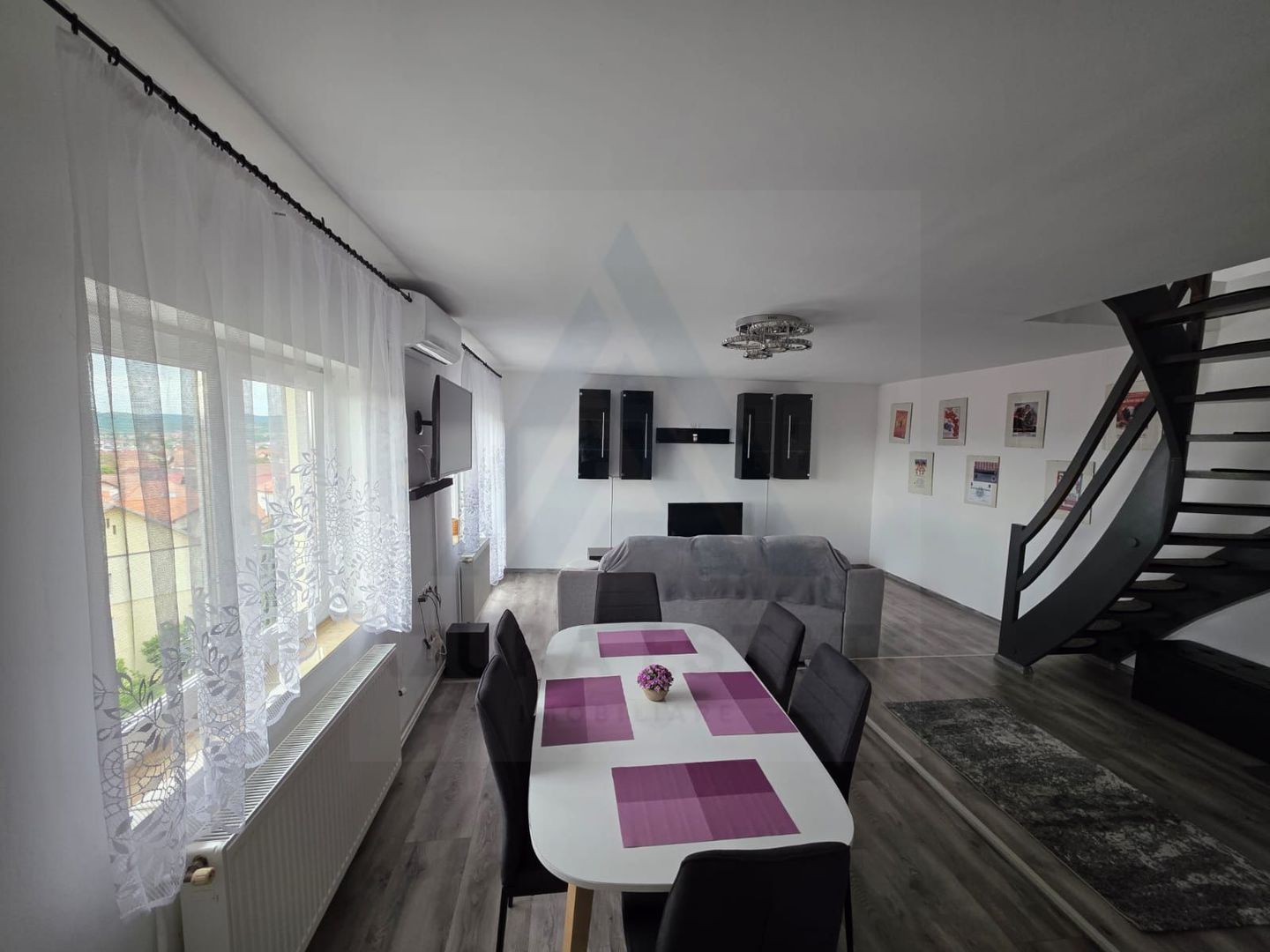 Apartament modern 3 camere 65 mp utili balcon zona Vasile Aaron - Poză 1