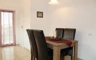 Imobil deosebit, curte spatioasa, centrala proprie, loc de parcare! - Poză 16