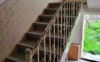 Ag EUROPA vinde casa cu etaj cu teren aferent de 10 ari în Lazuri. - Poză 2