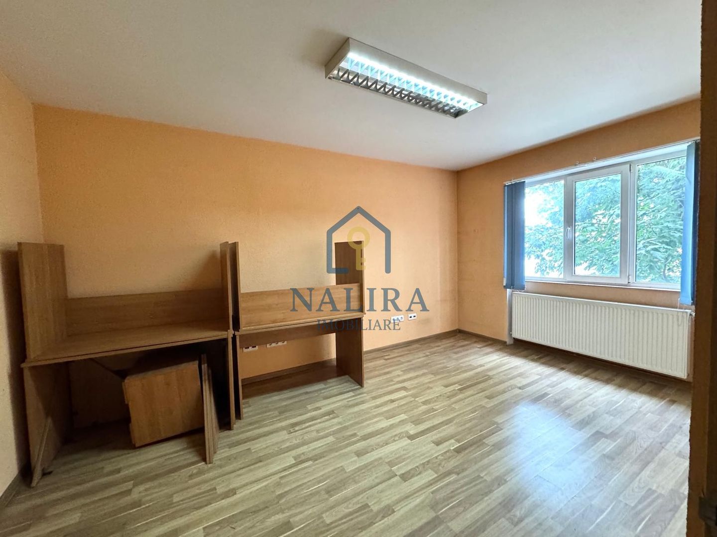 Vanzare apartament 2 camere - Piata Revolutiei - etaj 1 - Poză 1