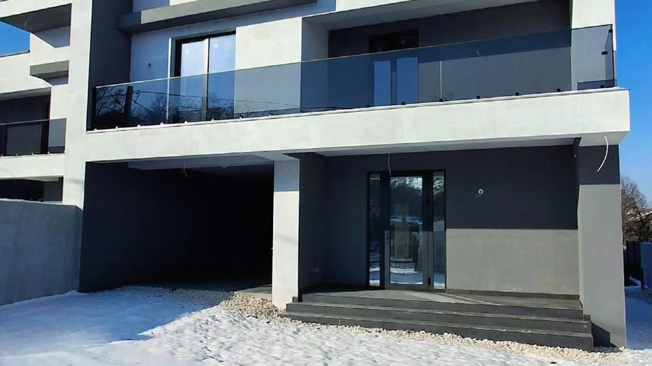 Duplex Ialoveni  315 mp - Poză 1