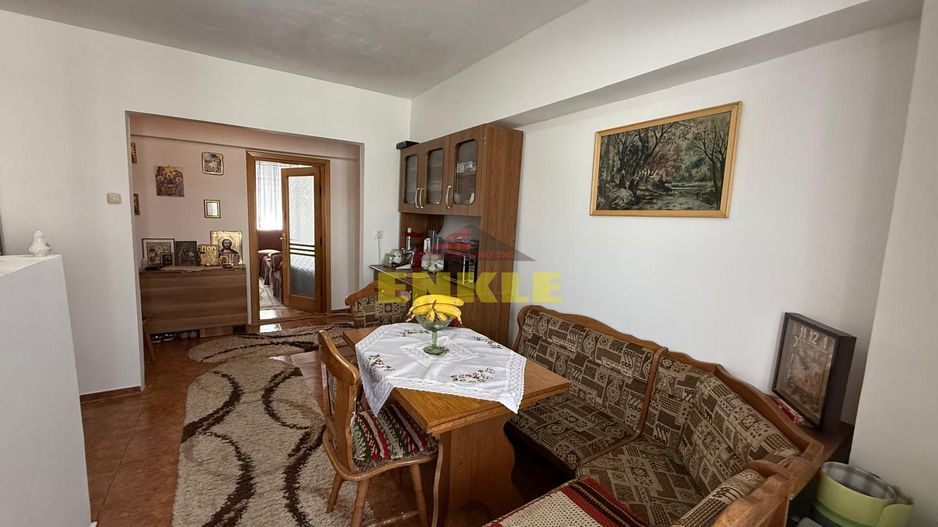 Apartament spațios de vânzare – Zona Școala 16 - Poză 4