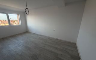 Decomandat. Disponibil imediat. Strada asfaltata - Poză 9