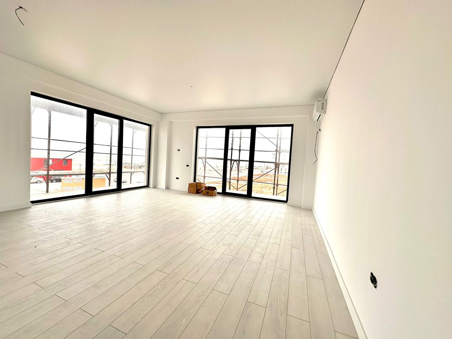 Apartament de vanzare 2 camere- vedere la mare - Poză 3