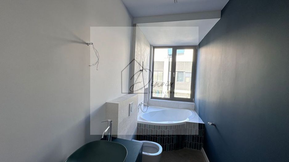 Vila de vanzare 5 camere ,4 bai, curte 85 mp zona Jollie Ville Pipera - Poză 10