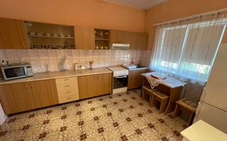 Casă cu 6 camere, teren 912 mp, garaj dublu, în zona Cetate-Schit - Poză 6