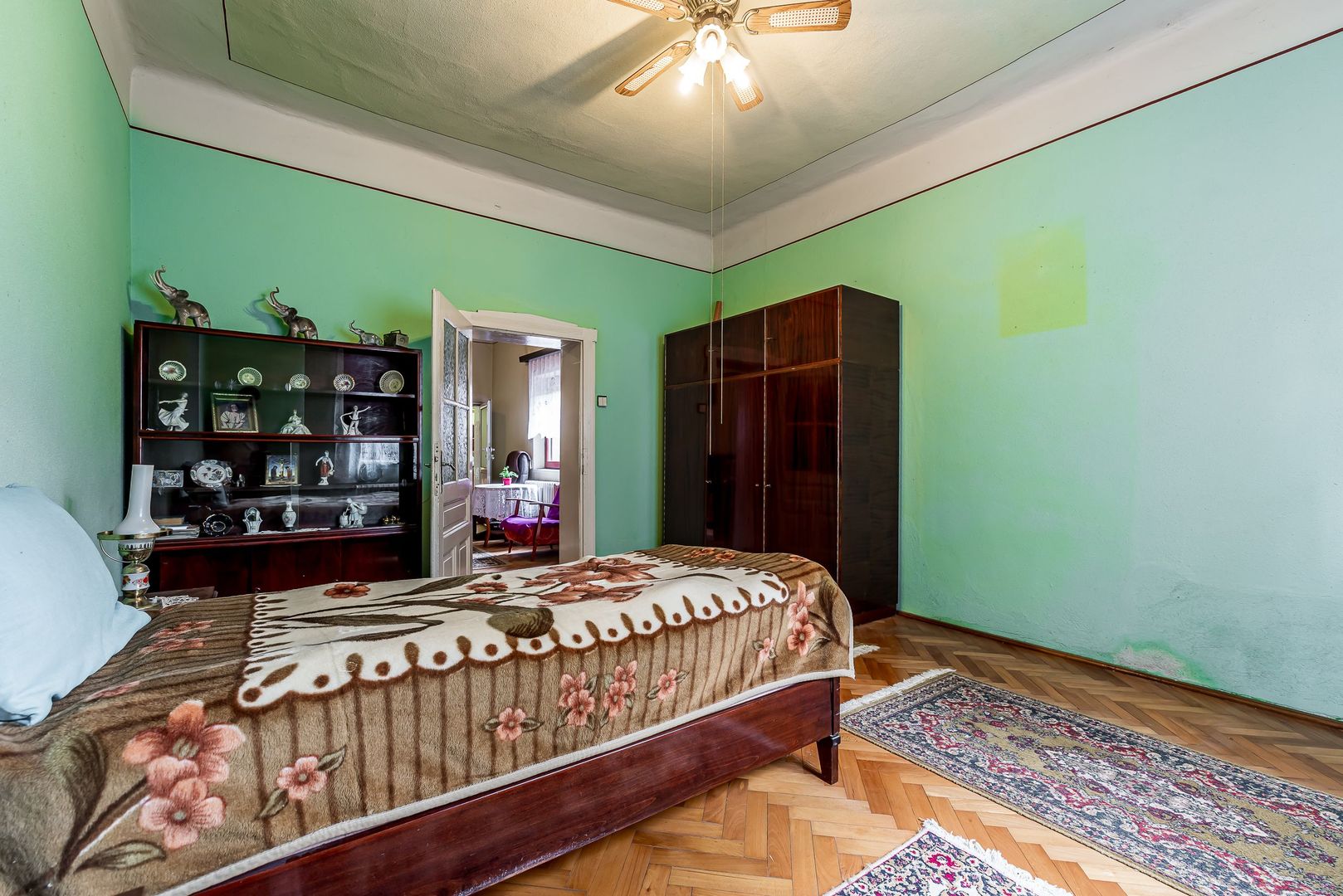 Casă cu teren de 370 mp în Zona Funcționarilor - Poză 3