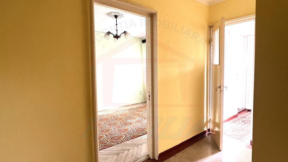 🏡 Apartament 2 camere, etaj 3, stradal – zonă excelentă Micro 40 - Poză 5