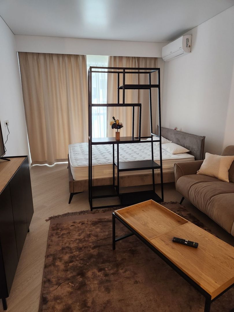 Proprietar inchiriez, studio Cortina North - Poză 2