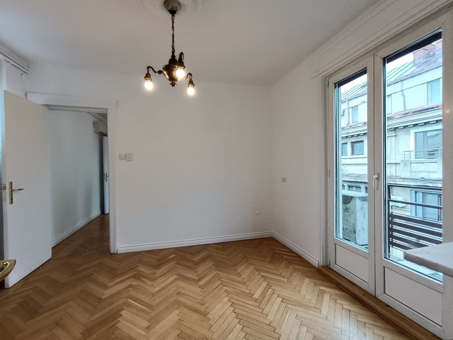 Inchiriem apartament complet renovat zona Universitatii - Poză 23