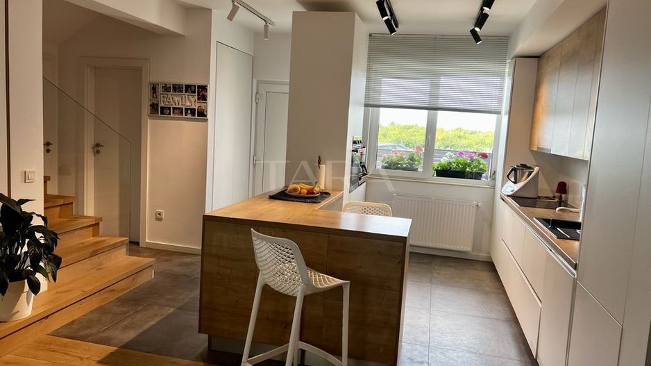 Triplex cu 4 camere de vanzare in Iris - Poză 3