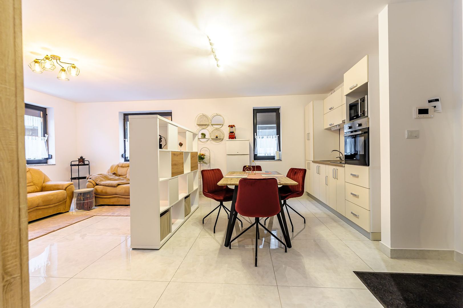 Apartament ultracentral în bloc nou, 2 camere cu terasa proprie - Poză 4