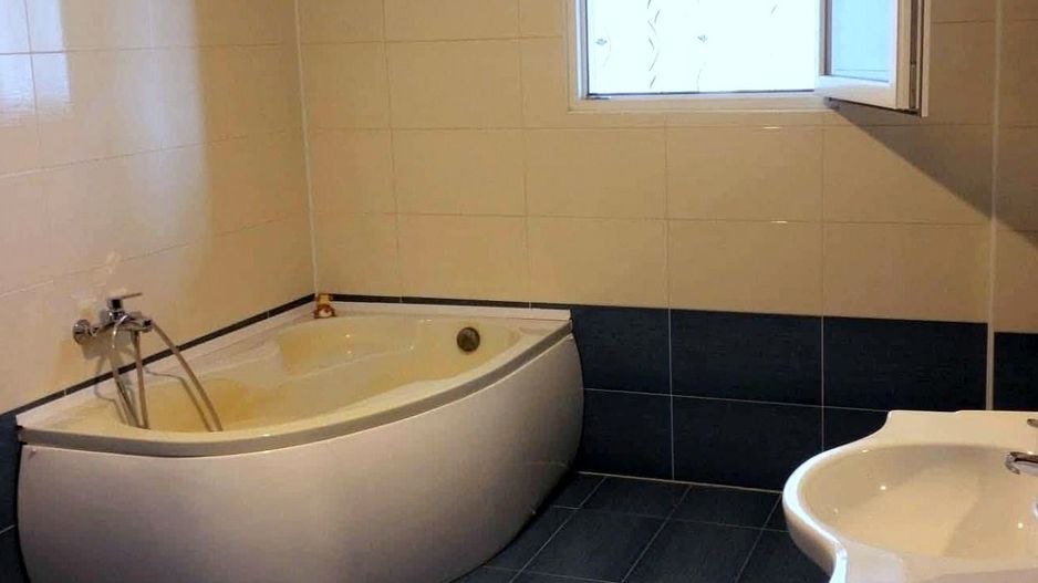 De vanzare apartament cu 3 camere, General, etaj 5/5 cu lift, 120.000 euro - Poză 1