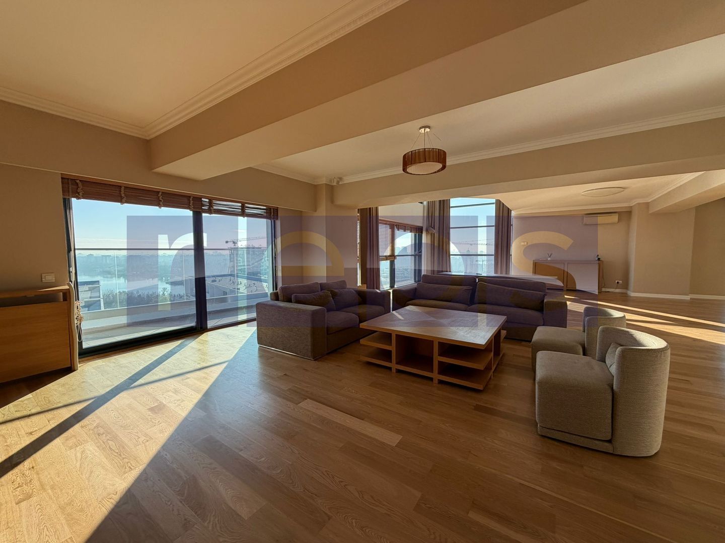 Vanzare penthouse cu view spectaculos in Complex Upground - Poză 1