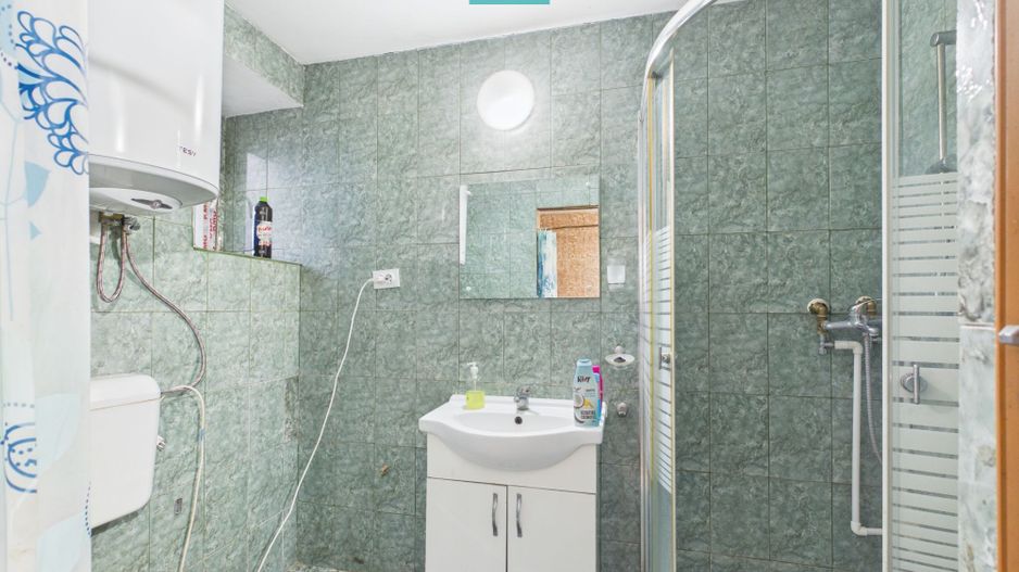 Casă  2 corpuri și 4 camere teren 1440 mp în Macea - Poză 9