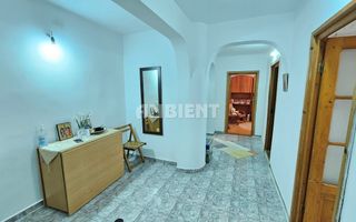 Apartament 3 camere, parțial mobilat, zona CENTRU; - Poză 3
