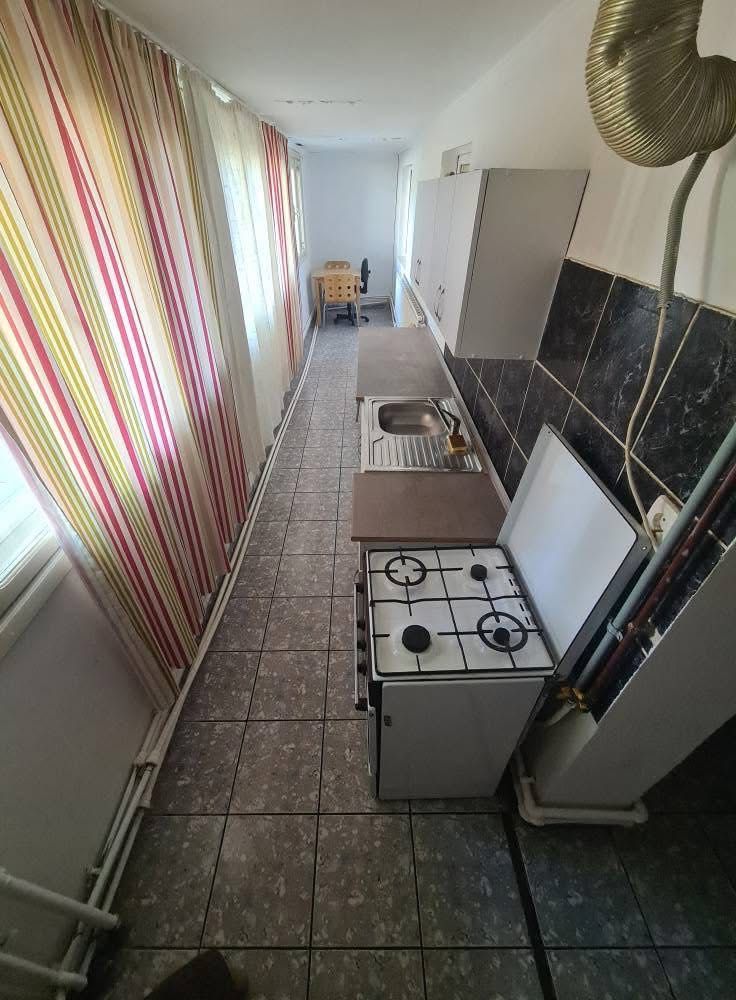 🏠 Vând apartament 2 camere (transformat în 3) - Poză 4