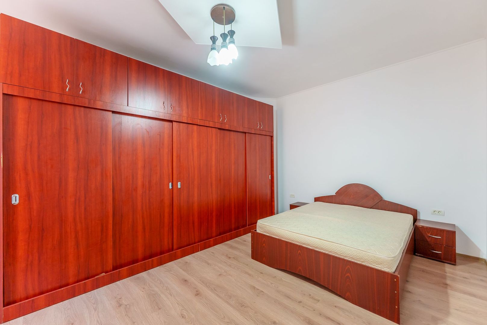 Apartament cu 3 camere la curte comună în Grădiște - Poză 23