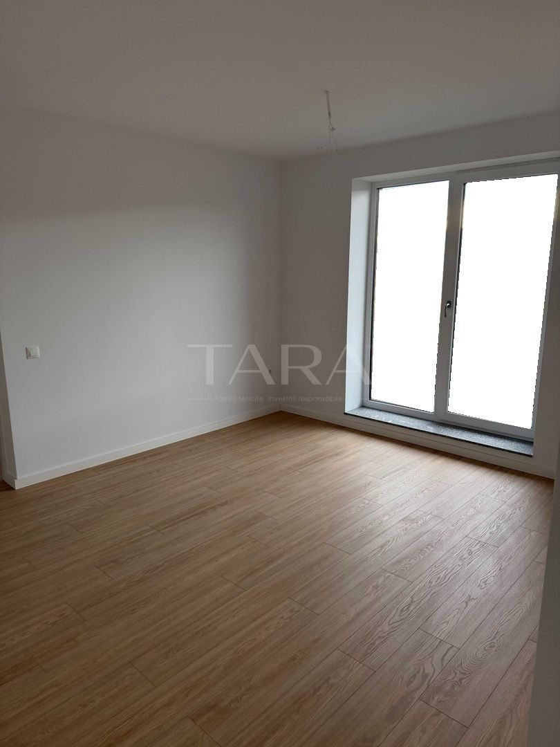 Apartament de vanzare, 3 camere, boxa inclusa, parcare. - Poză 5