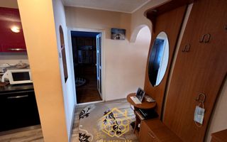 Apartament cu 3 camere in zona centrala - Filiasi - Poză 6