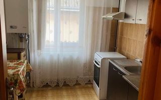 Casă de vânzare în Pașcani, zonă centrală, lângă Penny Market Gara, 98,5 mp, teren 412 mp - Poză 6