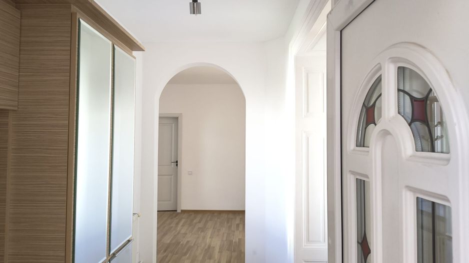 De închiriat: vilă renovată, Mihai Eminescu. 1 000 E/lună. Comision 0 - Poză 7