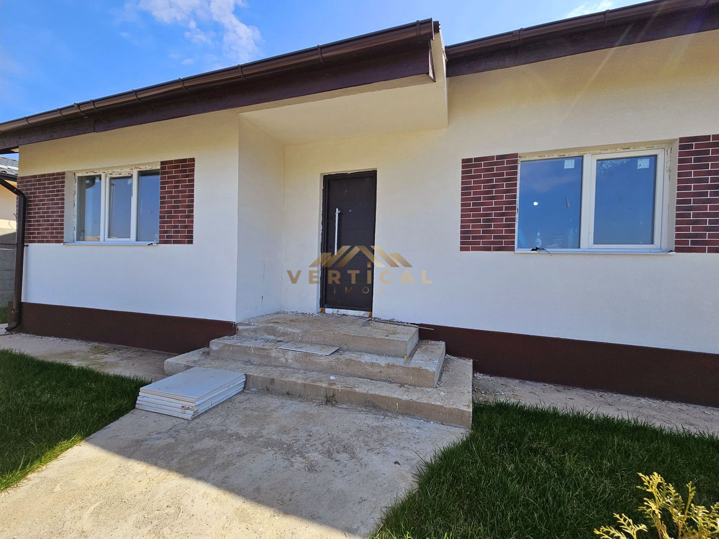 Casa parter cu 3 camere si teren 360 - comuna Berceni - Poză 4