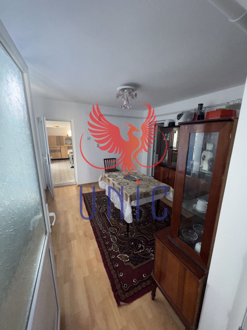 Casa situata in orasul Bals! - Poză 13