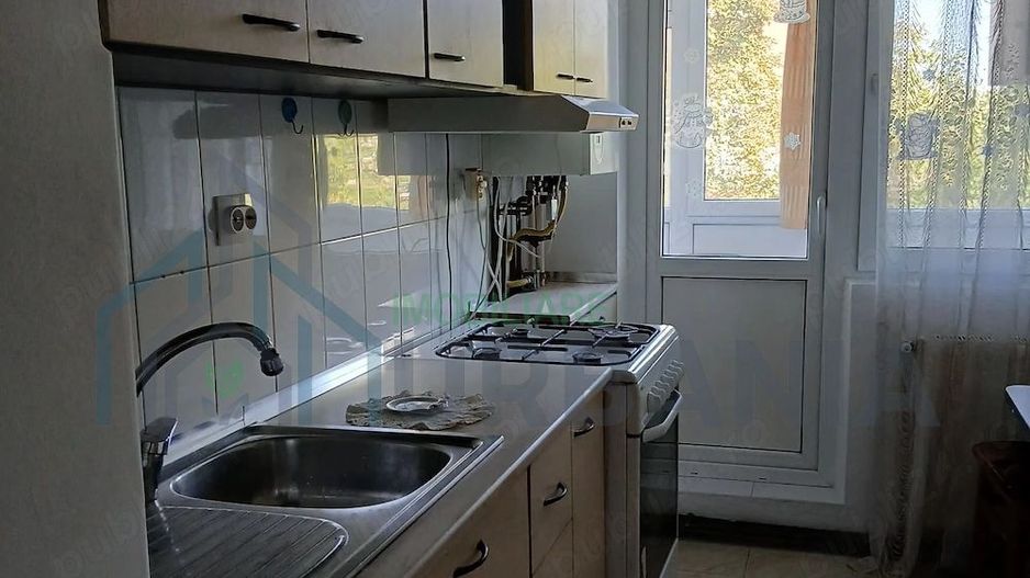 Închiriere apartament 2 camere, zona Podu Roș - Poză 3