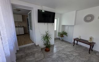 🏡 Casă renovată cu 6 camere, teren 557 mp – Berceni, Prahova - Poză 31