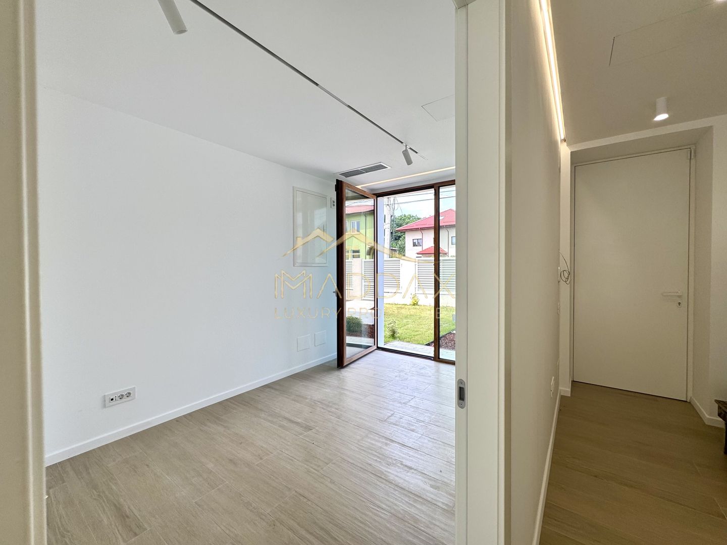 Vila cu 6 camere *575mp* / 2 locuri parcare // Pipera- Iancu Nicolae - Poză 15