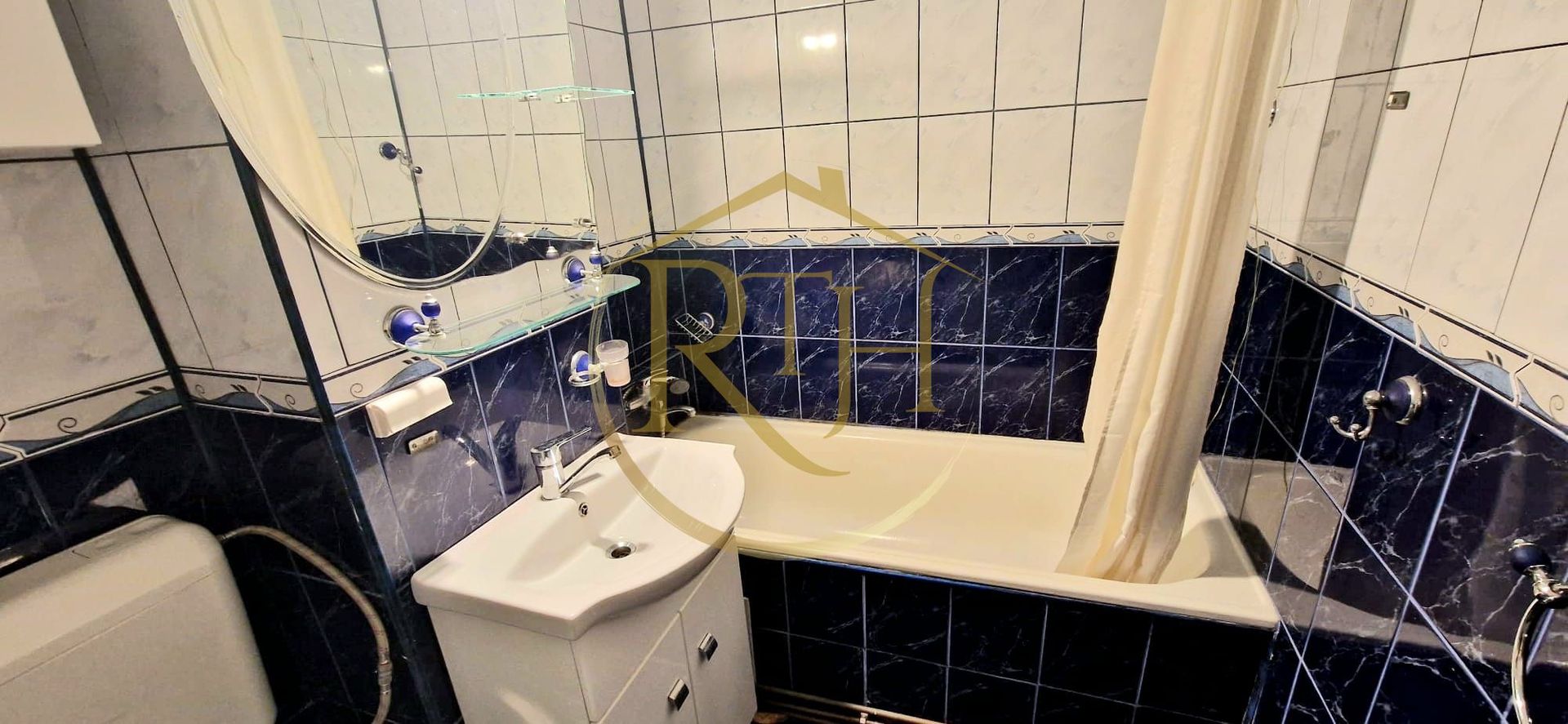 Ofer spre închiriere apartament 3 camere,2 bai, zona Lipovei, 400 euro/lună. - Poză 17