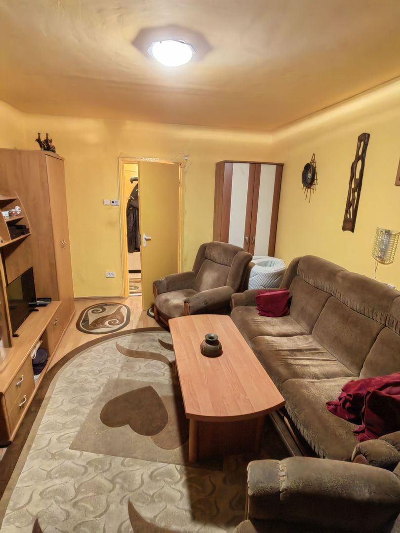 Apartament decomandat 2 camere cu balcon Lacramioarei - Poză 1