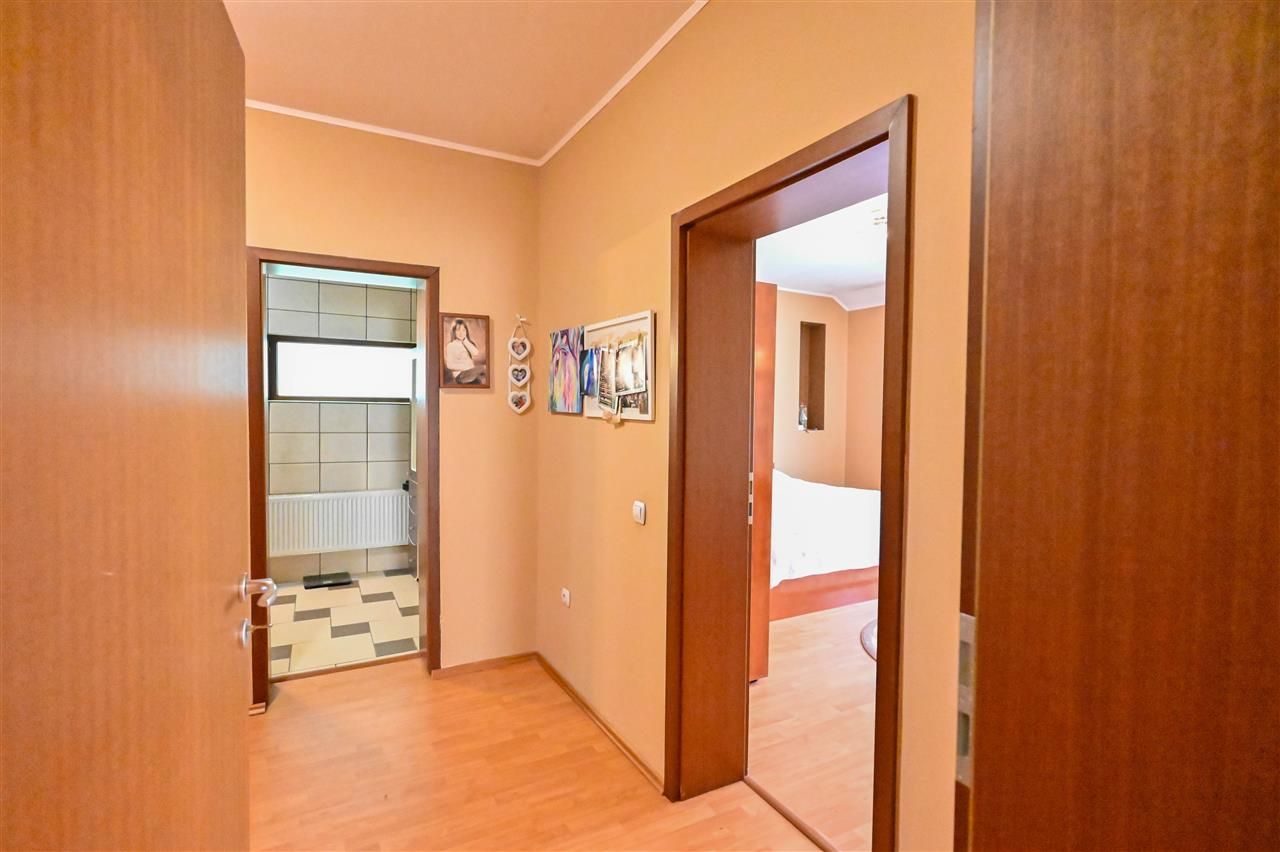 Vila cu 1.500 mp teren, gradina amenajata, linistita zonare,  Halchiu, Brasov - Poză 31
