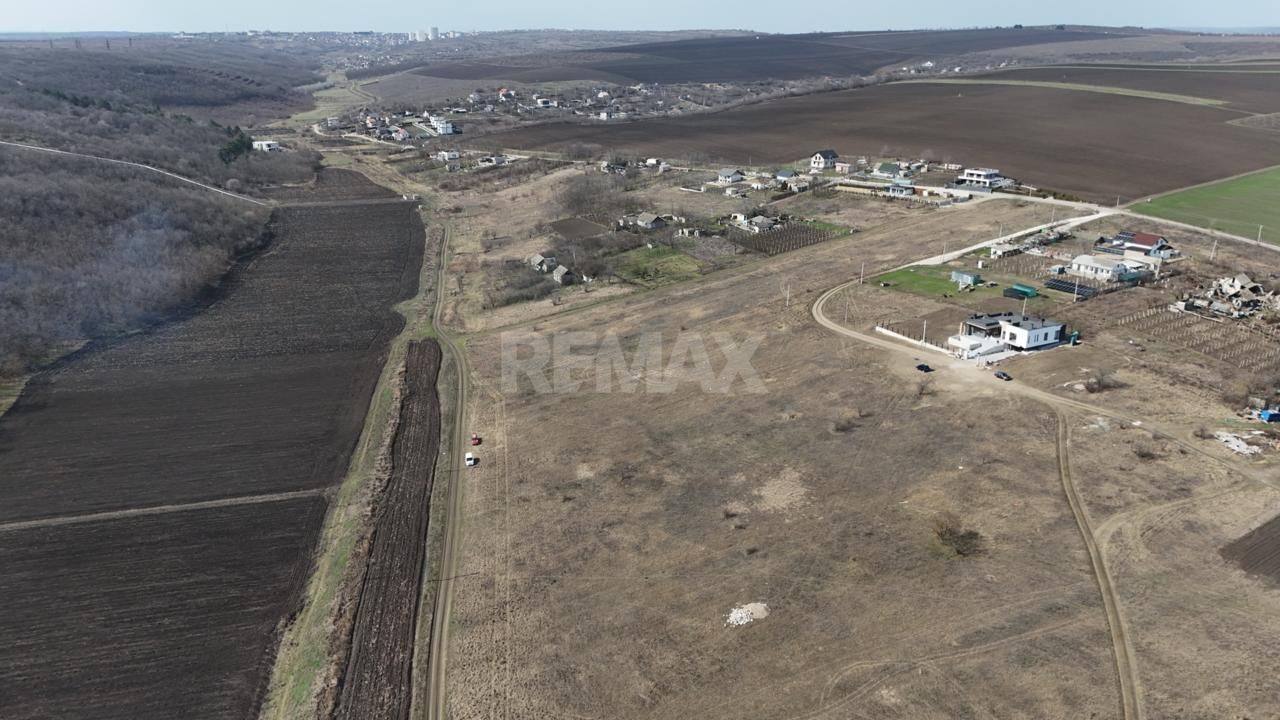 Casă cu teren de 18.8 Ari com. Tohatin ( Buneț) - Poză 11