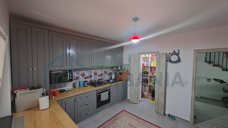 Vilă 4 camere, 2 băi, teren 488 mp, asfalt, canalizare – Bârnova - Poză 8