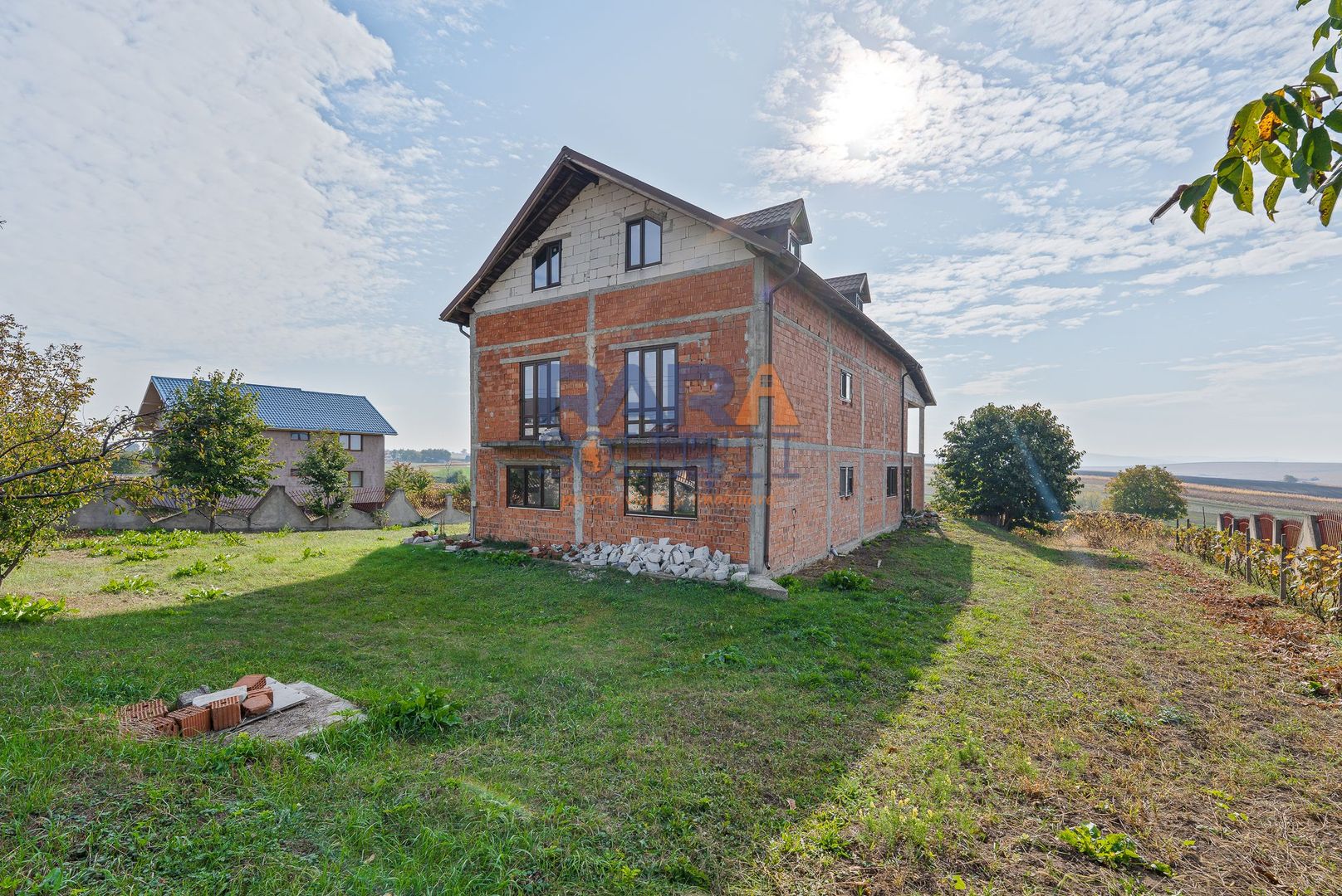 Casă P+1E, 402 mp, teren 3.600 mp, 17 km de Roman - PREȚ LA OFERTĂ! - Poză 21