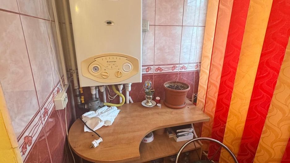 Apartament 4 camere de vânzare – zonă Școala 8 - Poză 3