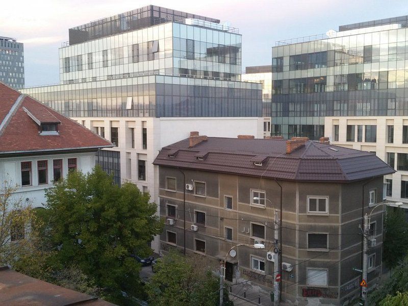 Apartament 3 camere in Romana, anexe, boxa - Poză 28