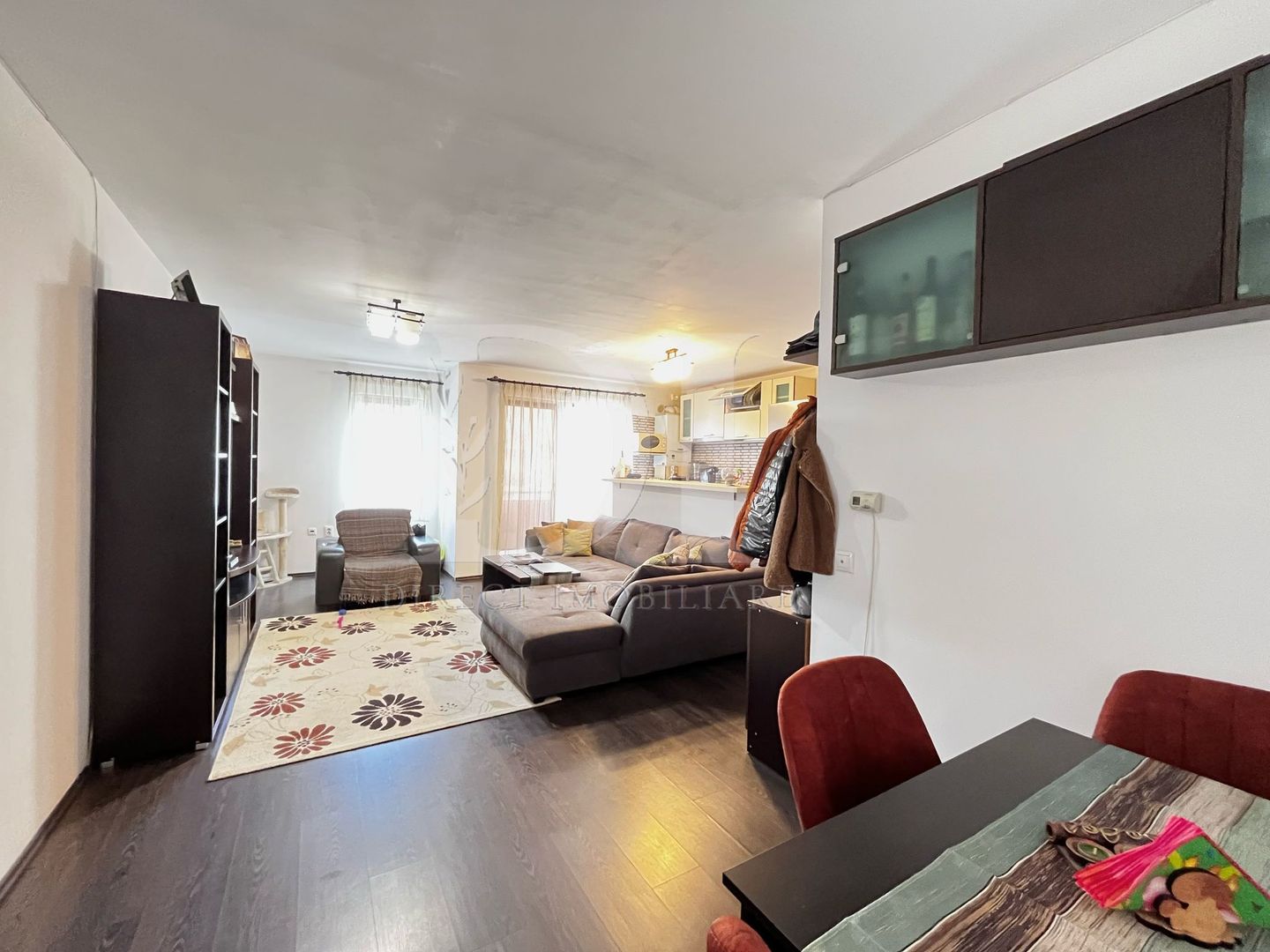 Apartament de 3 camere | de vanzare | Parcare inclusa - Poză 3