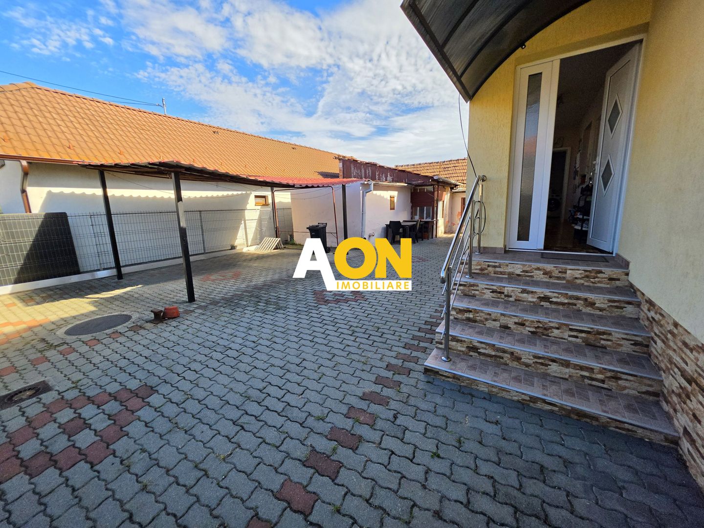 Casa cu 2 camere + anexe, toate utilitatile, 295 mp teren, zona Centru - Poză 3