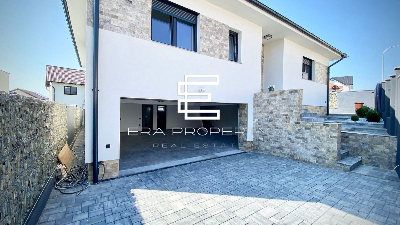 Casă individuală , garaj, teren 450 mp- Selimbar - Poză 1