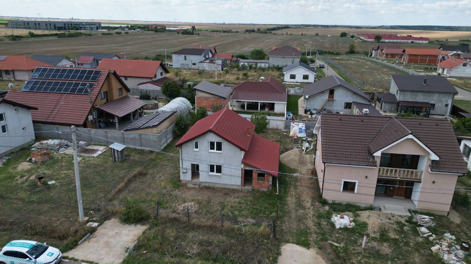 Casa la gri in Frumuseni - Poză 2