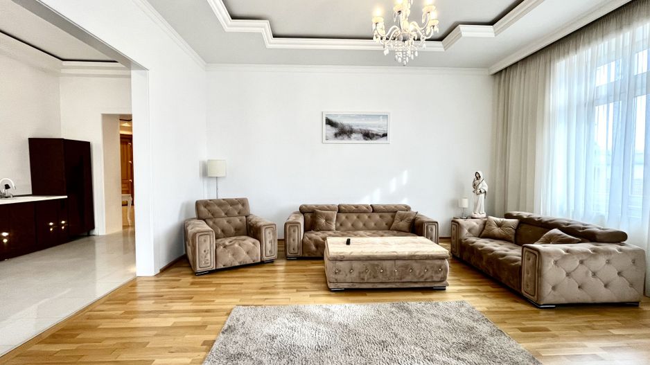 Apartament 3 camere, elegant si spațios, lângă parc, zona Centrala - Poză 3