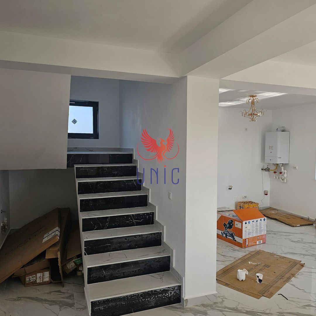 Vila 5 camere, zona rezidentiala . - Poză 6