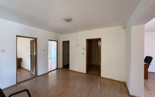 Casa individuala spatioasa, curte si parcare/zona Semicentrala - Poză 10