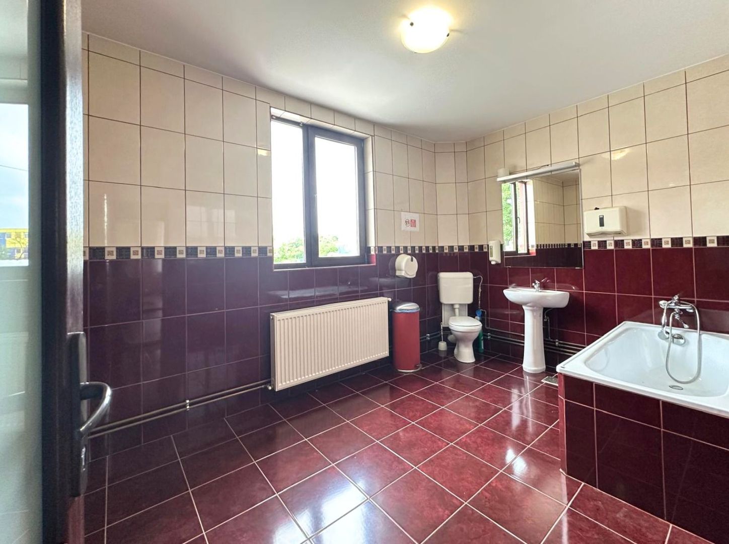 Casă complet renovată cu 4 camere și garaj generos Băneasa, Sector 1 - Poză 22