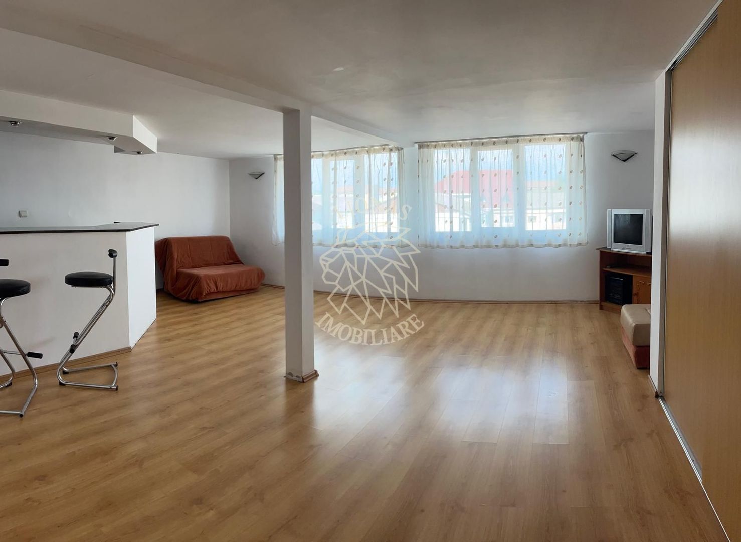 Apartament 4 camere 132 mp-balcon-ideal locuire-Calea Moldovei - Poză 3