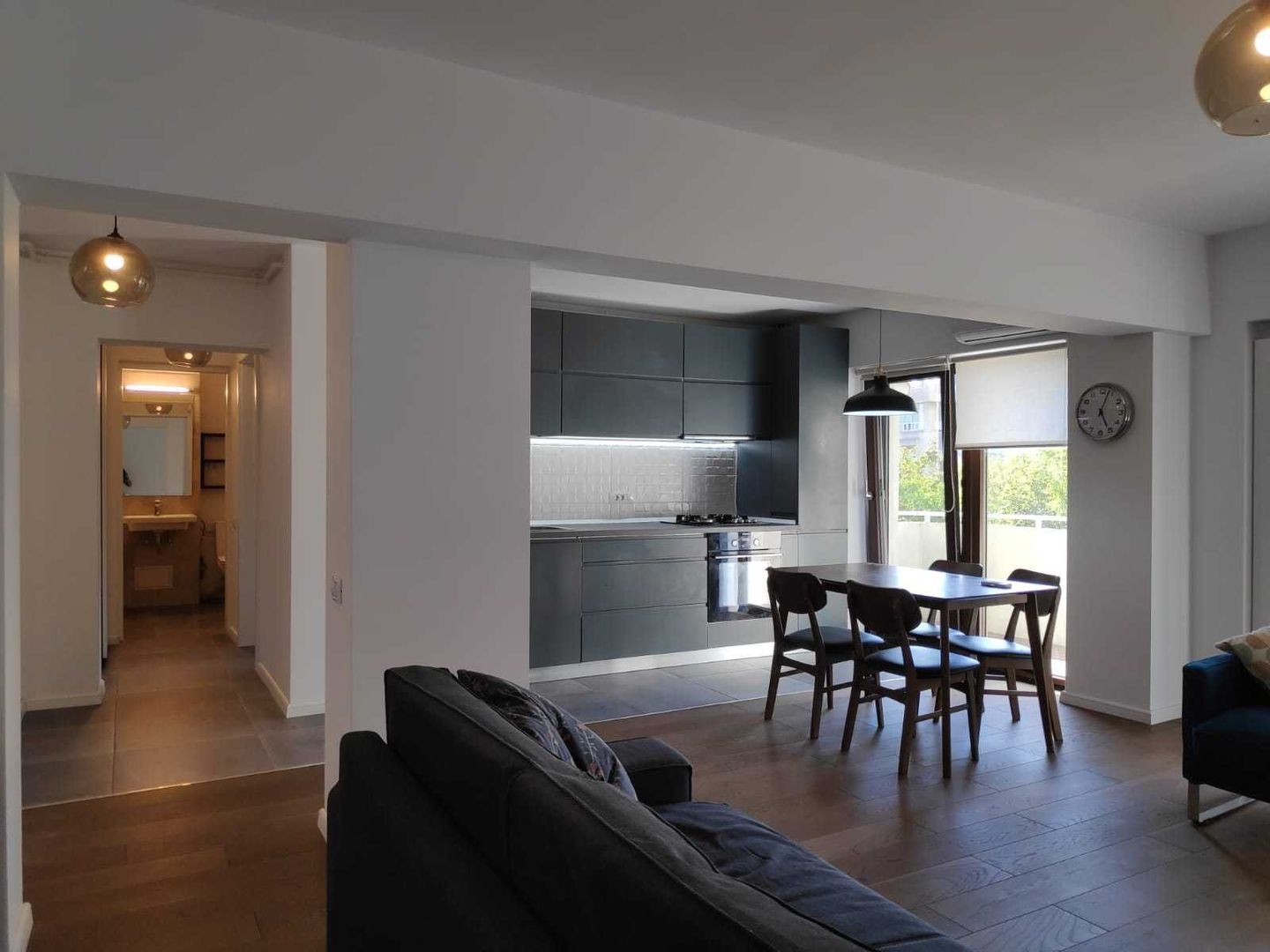 Inchiriez apartament 2 camere, Unirii, mobilat, centrala proprie - Poză 1