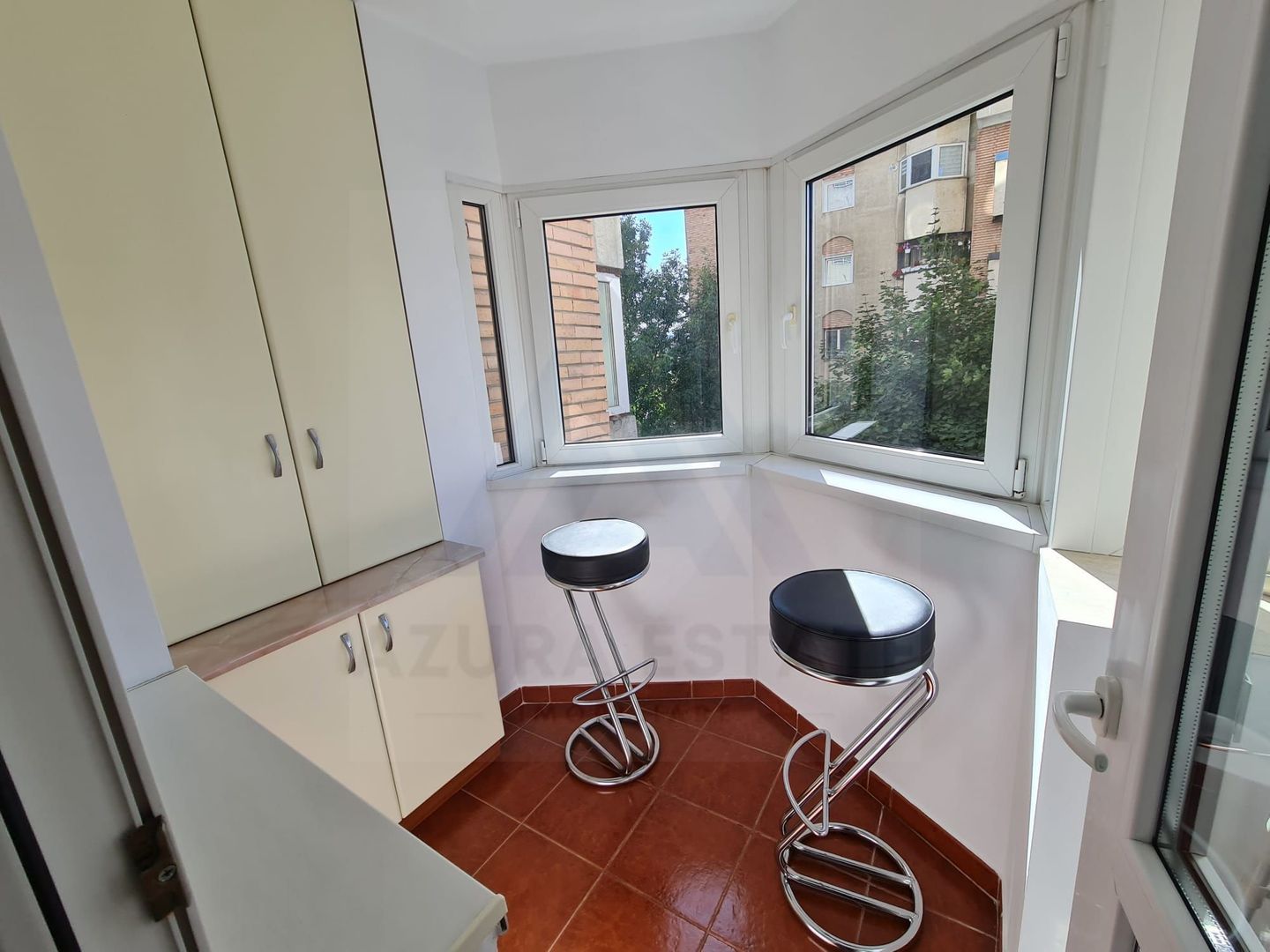 Apartament 3 camere 100 mp utili 2 bai 2 balcoane etaj 2 zona Centrala - Poză 12